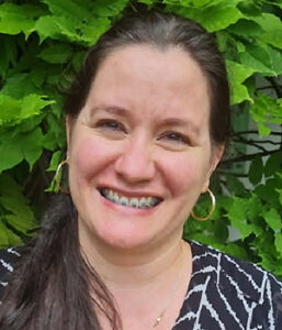 02InterView Mena photo 02InterView Mena photo